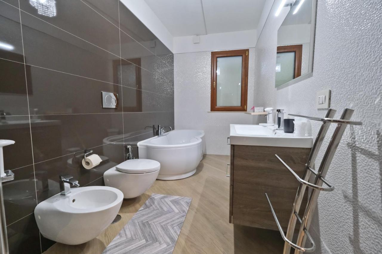 Modern House - 5 Stelle - Posto Auto Privato Apartment Brindisi Exterior foto